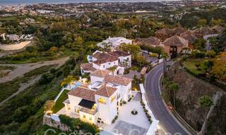 Prestigieuse villa espagnole de luxe à vendre avec une vue magnifique sur les collines de La Quinta, Benahavis - Marbella 64947 