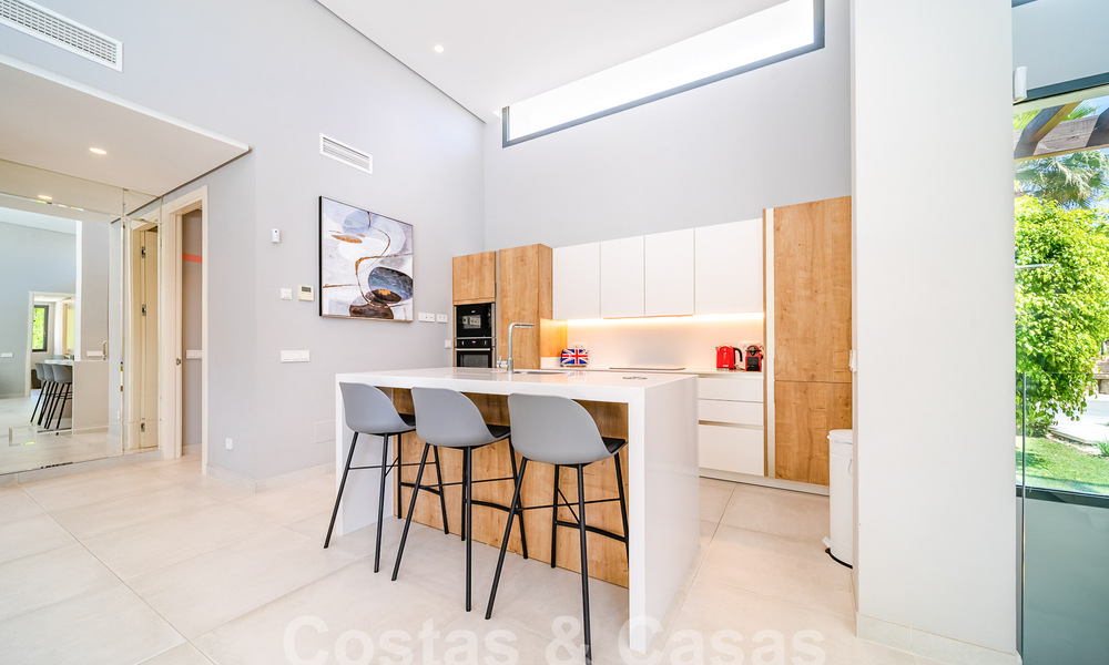 Villa individuelle de luxe à vendre dans un complexe de villas protégées au cœur du nouveau Golden Mile entre Marbella et Estepona 53830