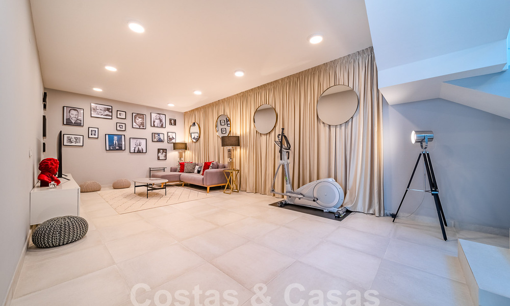 Villa individuelle de luxe à vendre dans un complexe de villas protégées au cœur du nouveau Golden Mile entre Marbella et Estepona 53836