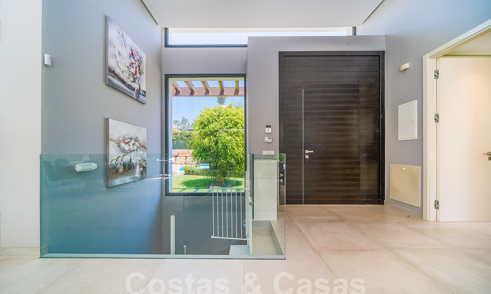Villa individuelle de luxe à vendre dans un complexe de villas protégées au cœur du nouveau Golden Mile entre Marbella et Estepona 53840
