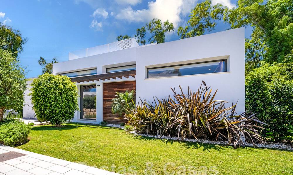 Villa individuelle de luxe à vendre dans un complexe de villas protégées au cœur du nouveau Golden Mile entre Marbella et Estepona 53845