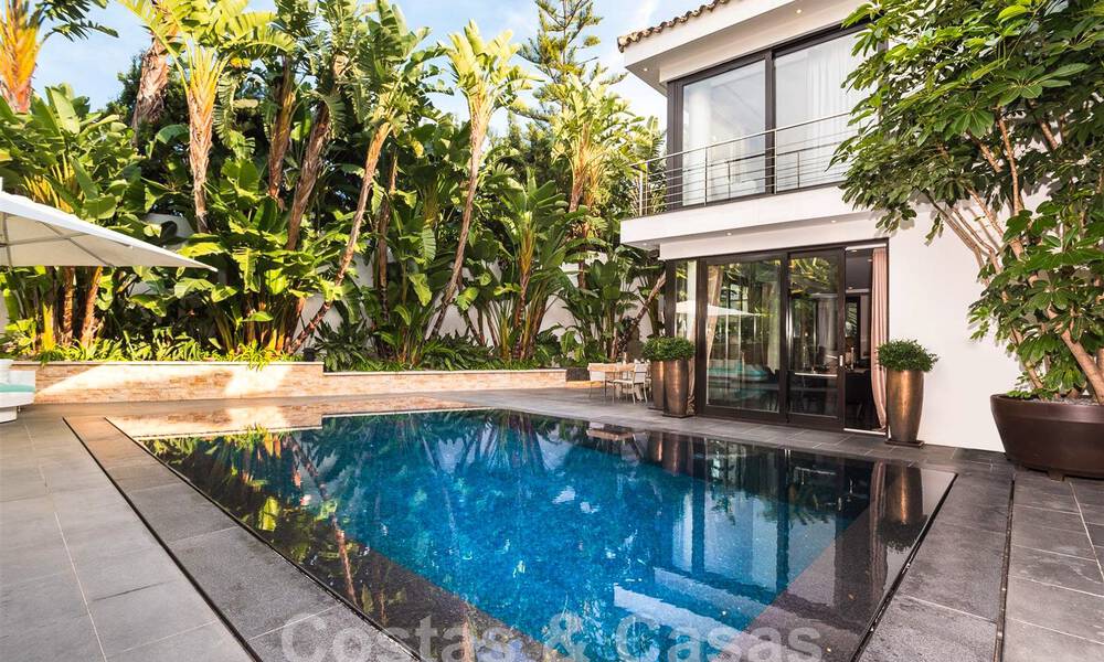Spacieuse villa de luxe au style architectural moderne et méditerranéen à vendre dans le prestigieux quartier balnéaire de Los Monteros, Marbella Est 54597