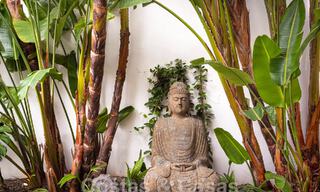 Spacieuse villa de luxe au style architectural moderne et méditerranéen à vendre dans le prestigieux quartier balnéaire de Los Monteros, Marbella Est 54600 