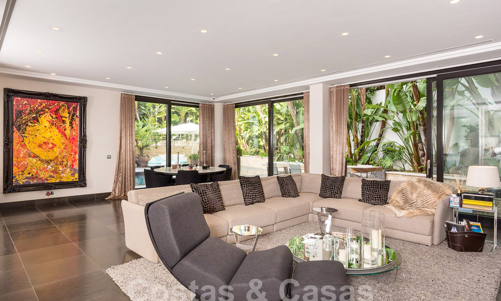 Spacieuse villa de luxe au style architectural moderne et méditerranéen à vendre dans le prestigieux quartier balnéaire de Los Monteros, Marbella Est 54601
