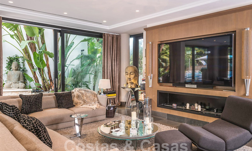 Spacieuse villa de luxe au style architectural moderne et méditerranéen à vendre dans le prestigieux quartier balnéaire de Los Monteros, Marbella Est 54602