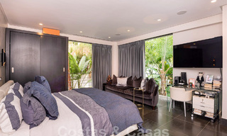 Spacieuse villa de luxe au style architectural moderne et méditerranéen à vendre dans le prestigieux quartier balnéaire de Los Monteros, Marbella Est 54606 