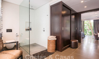 Spacieuse villa de luxe au style architectural moderne et méditerranéen à vendre dans le prestigieux quartier balnéaire de Los Monteros, Marbella Est 54609 