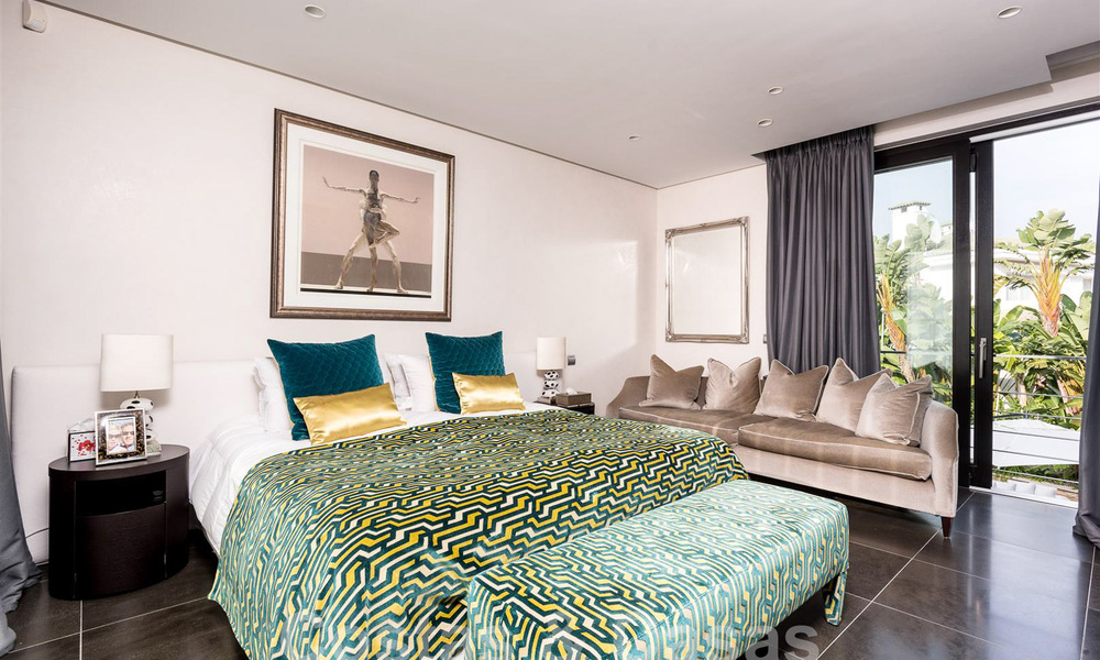Spacieuse villa de luxe au style architectural moderne et méditerranéen à vendre dans le prestigieux quartier balnéaire de Los Monteros, Marbella Est 54610