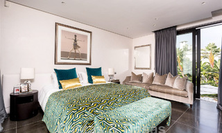 Spacieuse villa de luxe au style architectural moderne et méditerranéen à vendre dans le prestigieux quartier balnéaire de Los Monteros, Marbella Est 54610 