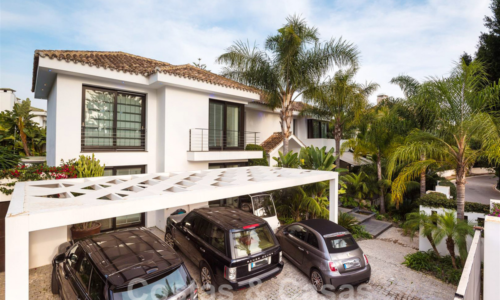 Spacieuse villa de luxe au style architectural moderne et méditerranéen à vendre dans le prestigieux quartier balnéaire de Los Monteros, Marbella Est 54615