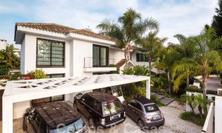 Spacieuse villa de luxe au style architectural moderne et méditerranéen à vendre dans le prestigieux quartier balnéaire de Los Monteros, Marbella Est 54615 