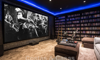 Spacieuse villa de luxe au style architectural moderne et méditerranéen à vendre dans le prestigieux quartier balnéaire de Los Monteros, Marbella Est 54616 