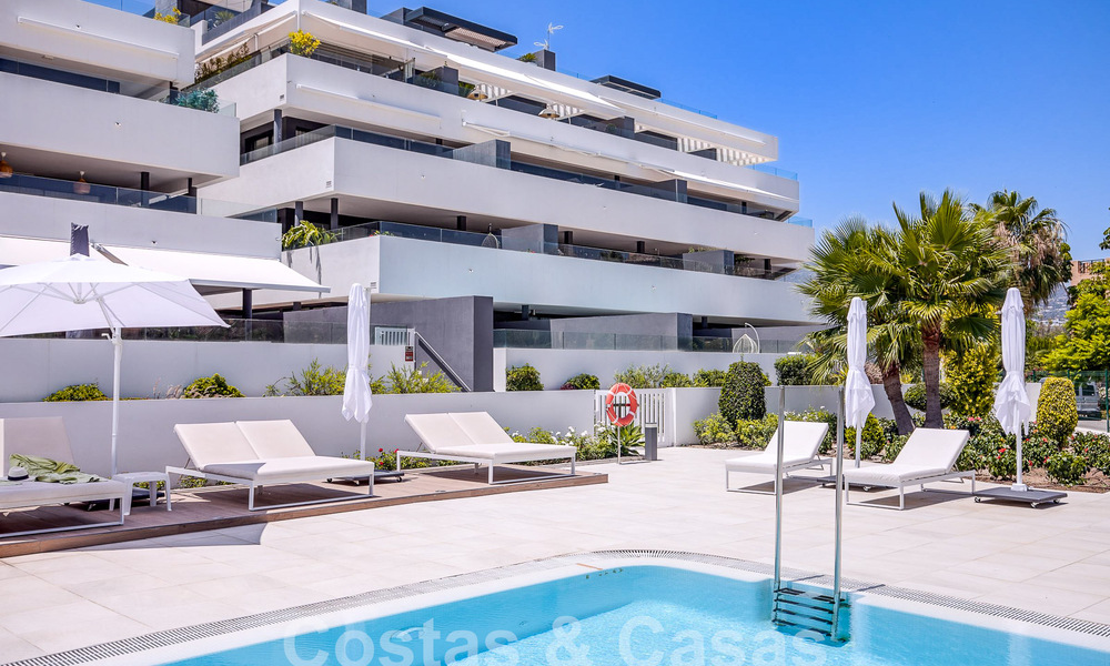 Penthouse duplex contemporain à vendre avec piscine privée, sur le nouveau Golden Mile entre Marbella et Estepona 53600