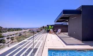 Penthouse duplex contemporain à vendre avec piscine privée, sur le nouveau Golden Mile entre Marbella et Estepona 53602 
