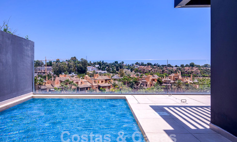 Penthouse duplex contemporain à vendre avec piscine privée, sur le nouveau Golden Mile entre Marbella et Estepona 53603