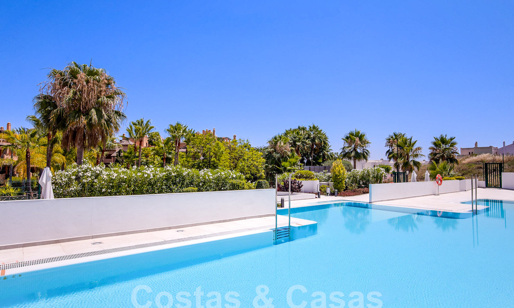 Penthouse duplex contemporain à vendre avec piscine privée, sur le nouveau Golden Mile entre Marbella et Estepona 53606