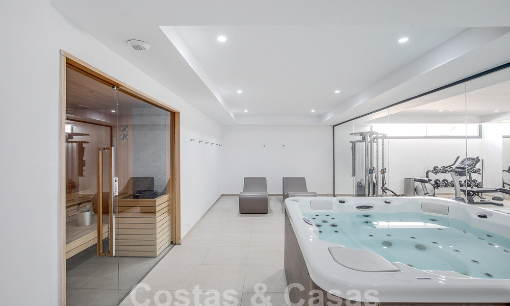 Penthouse duplex contemporain à vendre avec piscine privée, sur le nouveau Golden Mile entre Marbella et Estepona 53607