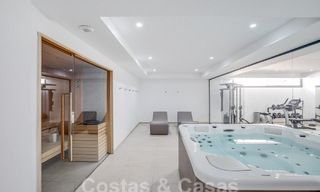 Penthouse duplex contemporain à vendre avec piscine privée, sur le nouveau Golden Mile entre Marbella et Estepona 53607 