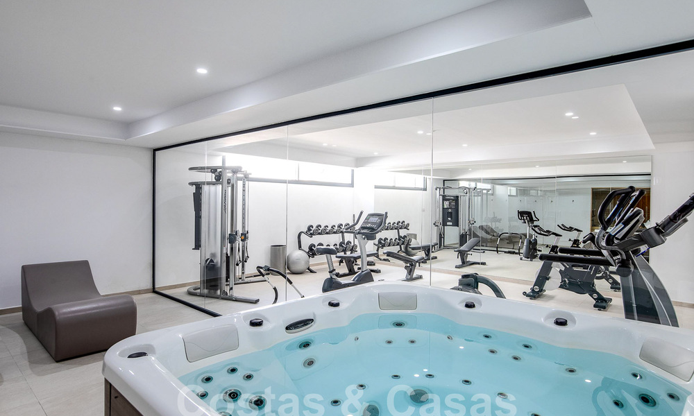 Penthouse duplex contemporain à vendre avec piscine privée, sur le nouveau Golden Mile entre Marbella et Estepona 53608