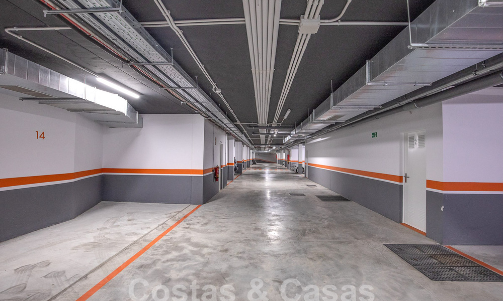 Penthouse duplex contemporain à vendre avec piscine privée, sur le nouveau Golden Mile entre Marbella et Estepona 53609