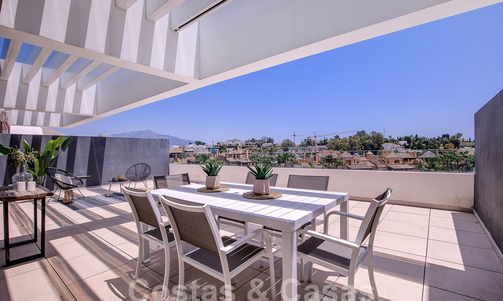 Penthouse duplex contemporain à vendre avec piscine privée, sur le nouveau Golden Mile entre Marbella et Estepona 53610