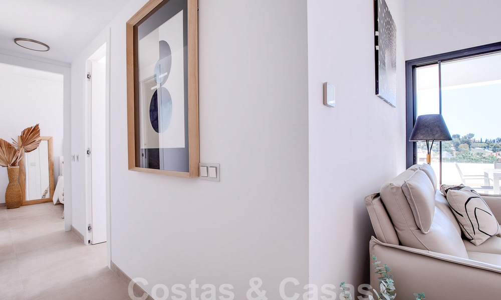 Penthouse duplex contemporain à vendre avec piscine privée, sur le nouveau Golden Mile entre Marbella et Estepona 53614