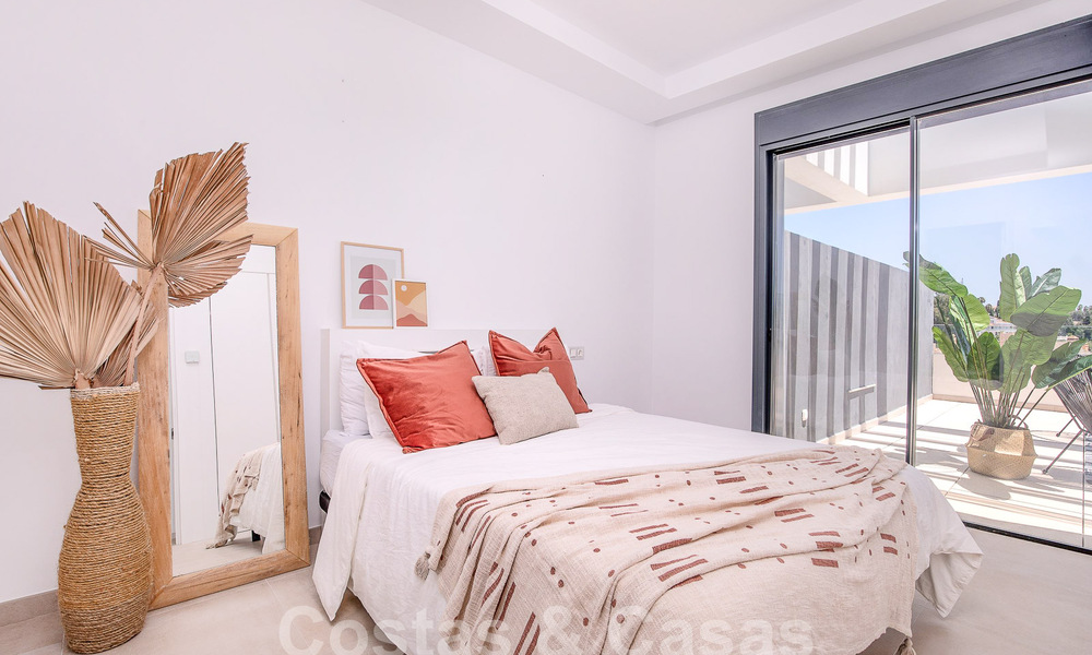 Penthouse duplex contemporain à vendre avec piscine privée, sur le nouveau Golden Mile entre Marbella et Estepona 53616