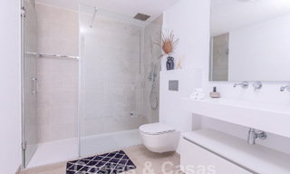 Penthouse duplex contemporain à vendre avec piscine privée, sur le nouveau Golden Mile entre Marbella et Estepona 53617 