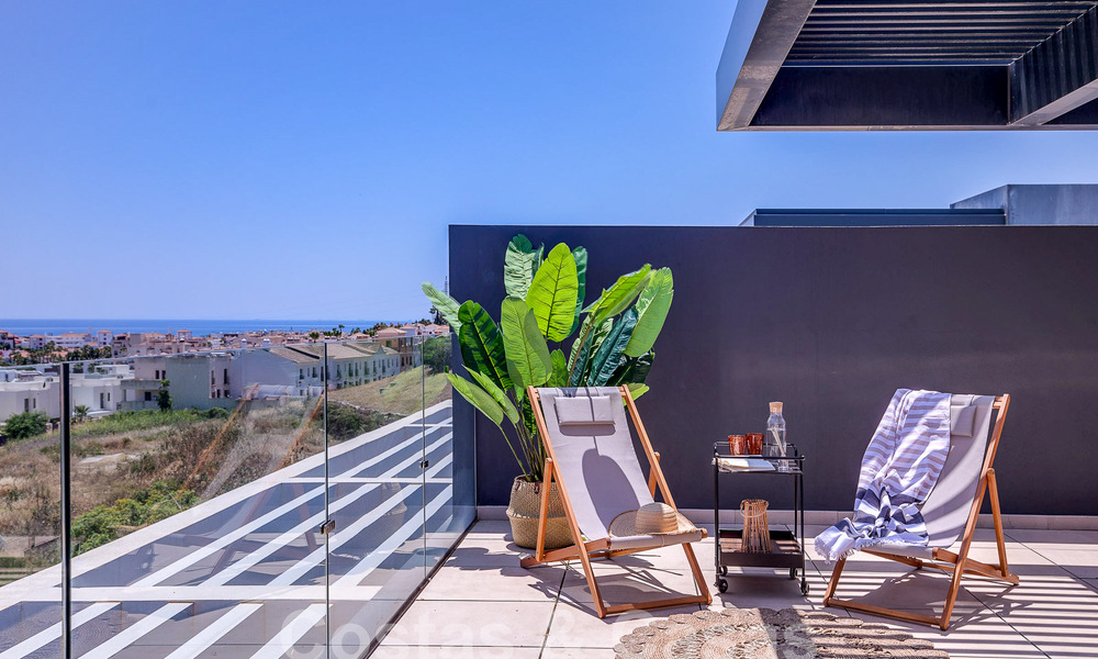 Penthouse duplex contemporain à vendre avec piscine privée, sur le nouveau Golden Mile entre Marbella et Estepona 53619