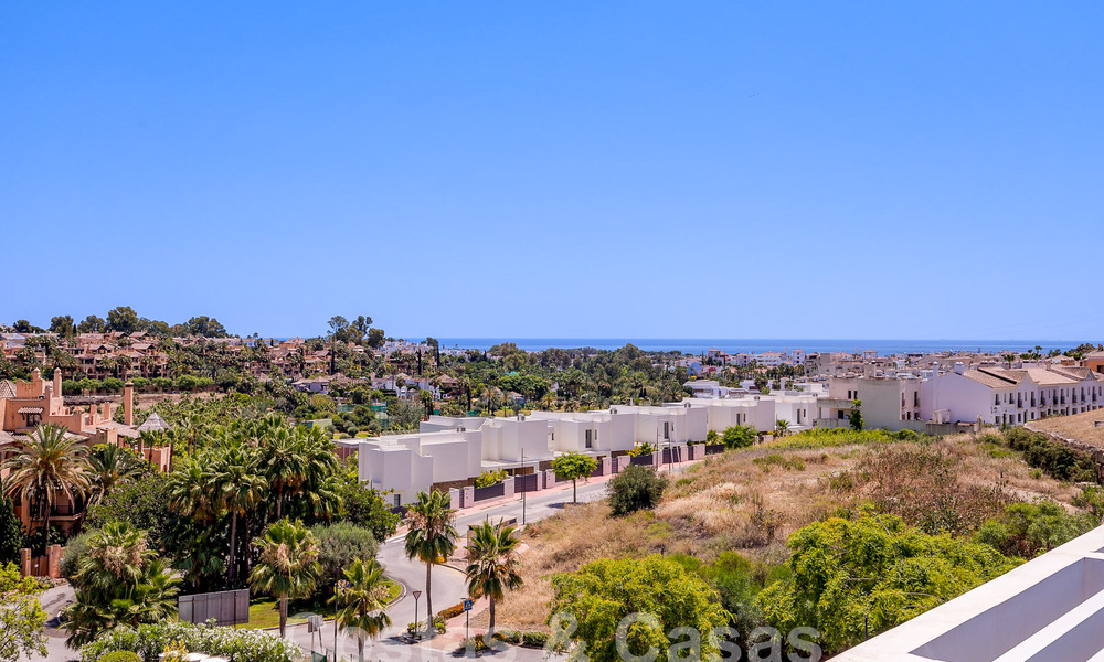 Penthouse duplex contemporain à vendre avec piscine privée, sur le nouveau Golden Mile entre Marbella et Estepona 53620