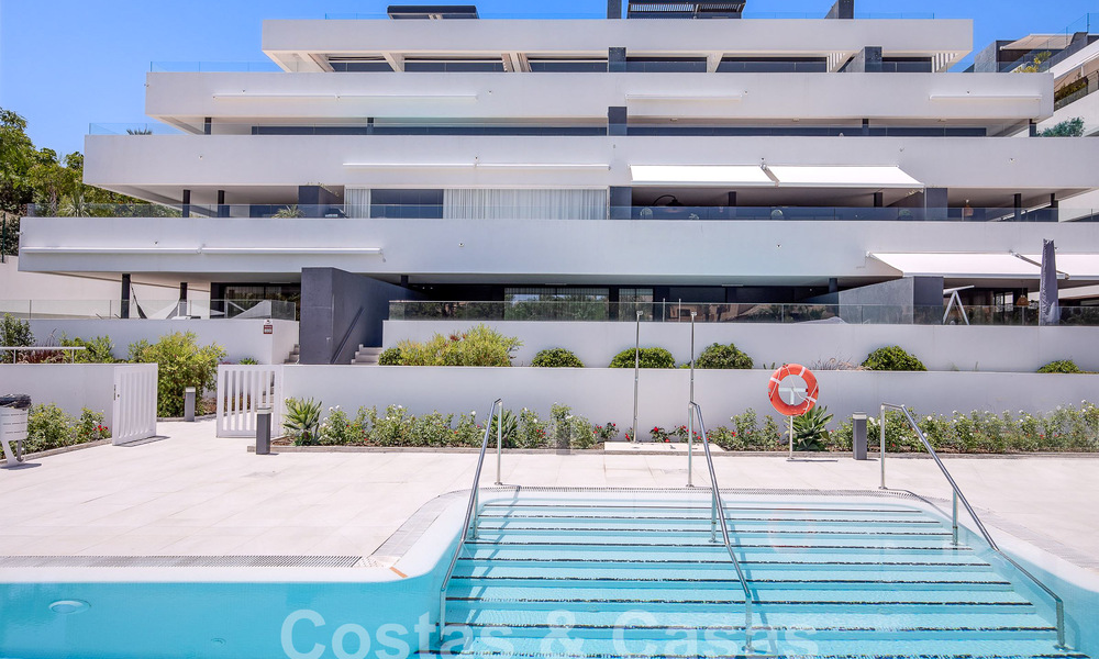 Penthouse duplex contemporain à vendre avec piscine privée, sur le nouveau Golden Mile entre Marbella et Estepona 53622