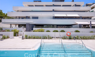 Penthouse duplex contemporain à vendre avec piscine privée, sur le nouveau Golden Mile entre Marbella et Estepona 53622 