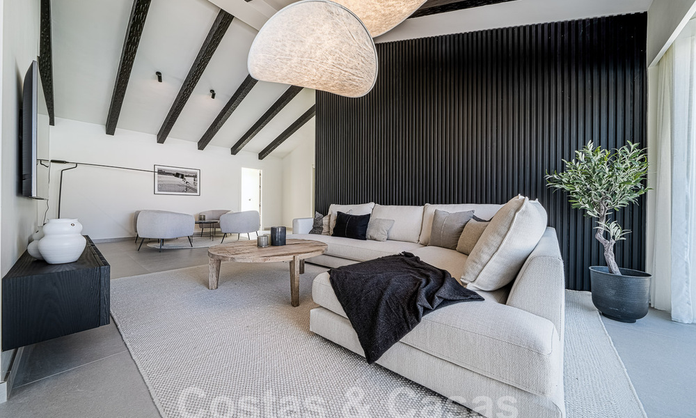 Villa méditerranéenne de luxe à vendre avec vue sur la montagne La Concha, entourée des terrains de golf de la vallée de Nueva Andalucia, Marbella 54866