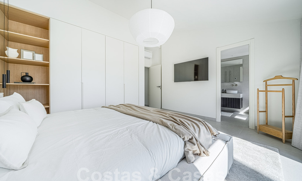 Villa méditerranéenne de luxe à vendre avec vue sur la montagne La Concha, entourée des terrains de golf de la vallée de Nueva Andalucia, Marbella 54870