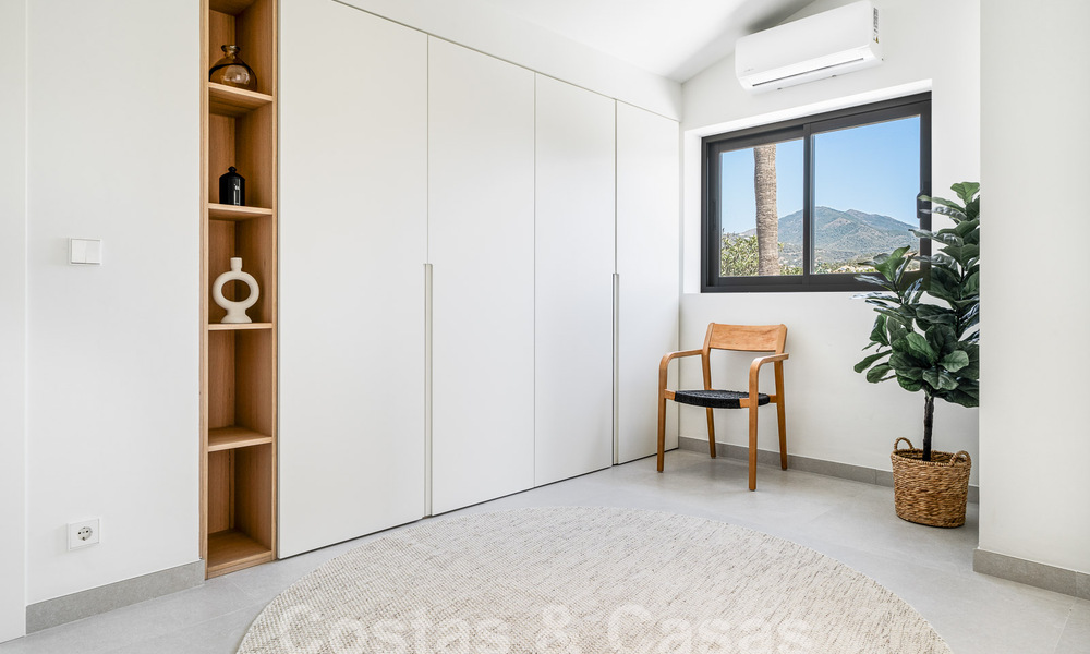 Villa méditerranéenne de luxe à vendre avec vue sur la montagne La Concha, entourée des terrains de golf de la vallée de Nueva Andalucia, Marbella 54873