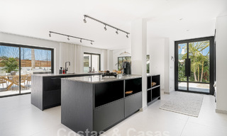 Villa méditerranéenne de luxe à vendre avec vue sur la montagne La Concha, entourée des terrains de golf de la vallée de Nueva Andalucia, Marbella 54876 