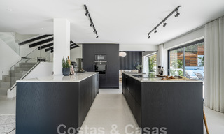 Villa méditerranéenne de luxe à vendre avec vue sur la montagne La Concha, entourée des terrains de golf de la vallée de Nueva Andalucia, Marbella 54877 