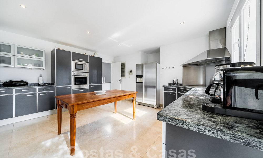Villa de luxe à vendre dans un style architectural espagnol dans la prestigieuse urbanisation fermée de Cascada de Camojan, Marbella 54829