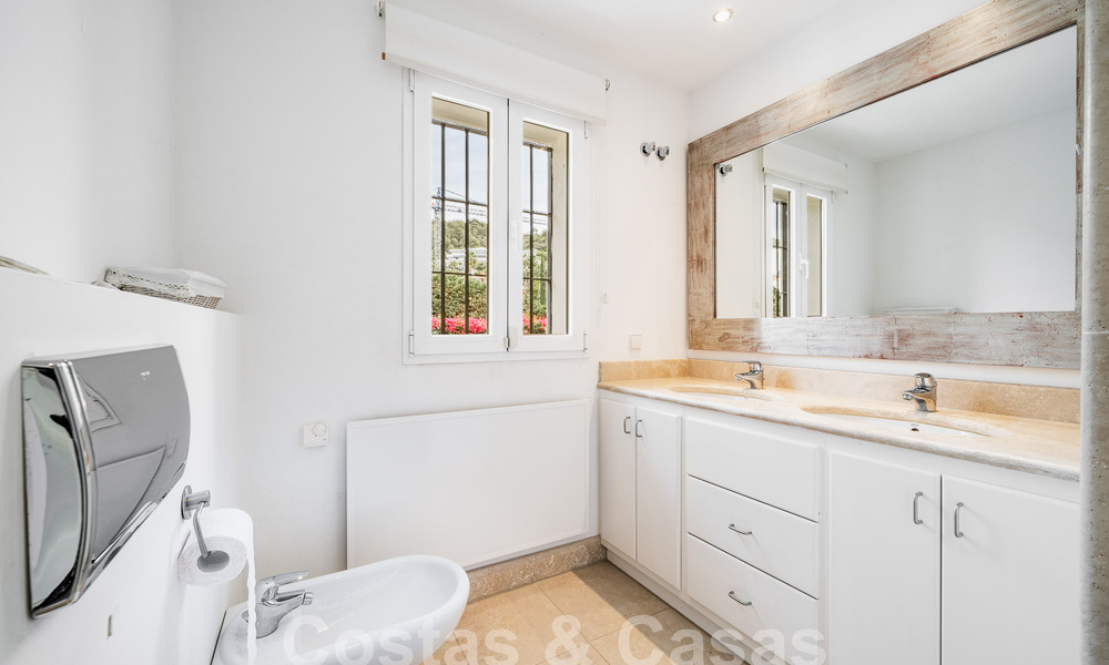 Villa de luxe à vendre dans un style architectural espagnol dans la prestigieuse urbanisation fermée de Cascada de Camojan, Marbella 54831