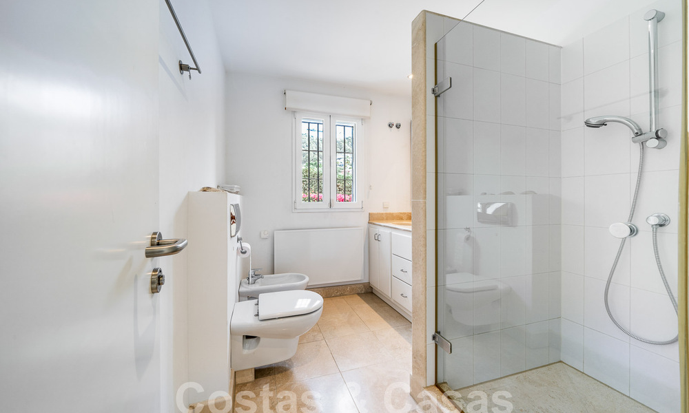 Villa de luxe à vendre dans un style architectural espagnol dans la prestigieuse urbanisation fermée de Cascada de Camojan, Marbella 54832