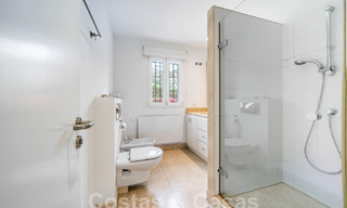 Villa de luxe à vendre dans un style architectural espagnol dans la prestigieuse urbanisation fermée de Cascada de Camojan, Marbella 54832 