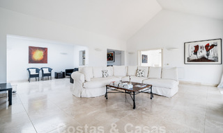 Villa de luxe à vendre dans un style architectural espagnol dans la prestigieuse urbanisation fermée de Cascada de Camojan, Marbella 54836 