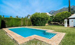Villa de luxe à vendre dans un style architectural espagnol dans la prestigieuse urbanisation fermée de Cascada de Camojan, Marbella 54849 