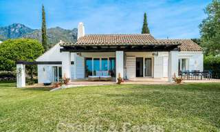 Villa de luxe à vendre dans un style architectural espagnol dans la prestigieuse urbanisation fermée de Cascada de Camojan, Marbella 54850 