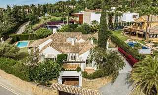 Villa de luxe à vendre dans un style architectural espagnol dans la prestigieuse urbanisation fermée de Cascada de Camojan, Marbella 54860 