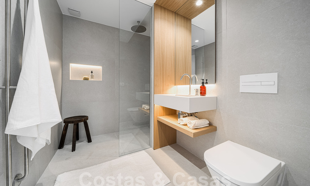 Luxueux appartement à vendre avec terrasse, piscine privée et vue sur la mer à Nueva Andalucia, Marbella 54940