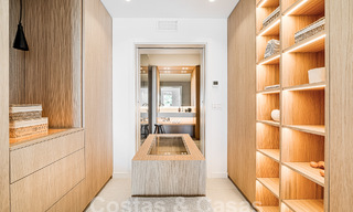 Luxueux appartement à vendre avec terrasse, piscine privée et vue sur la mer à Nueva Andalucia, Marbella 54943 