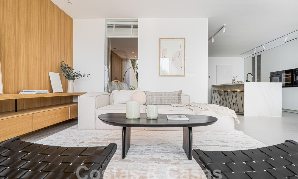 Luxueux appartement à vendre avec terrasse, piscine privée et vue sur la mer à Nueva Andalucia, Marbella 54950