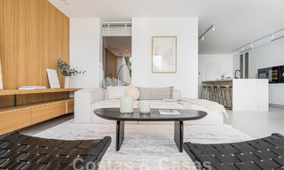 Luxueux appartement à vendre avec terrasse, piscine privée et vue sur la mer à Nueva Andalucia, Marbella 54950 