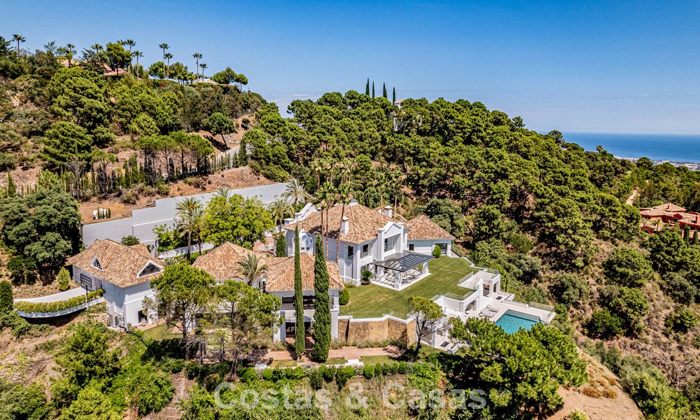 Villa de luxe à vendre avec vue sur la mer, entourée de verdure dans le complexe de golf exclusif La Zagaleta, Marbella - Benahavis 54055